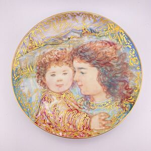 Edna Hibel Plate "Tammy & Kaile Jo" Fourth in Mother'sDay Series 1995 #4366 8 in